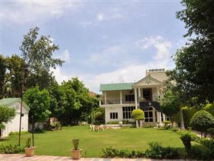 Hotel Amrit Resort Алвар Экстерьер фото